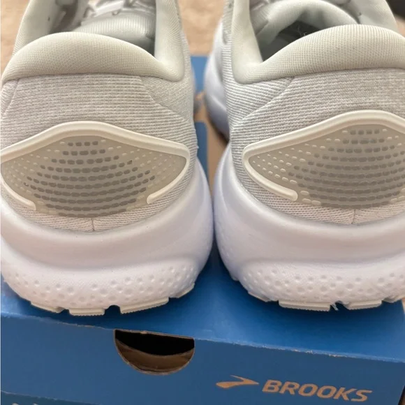 Brooks Ghost 16 White Athletic Running Shoes - Picture 5 of 6